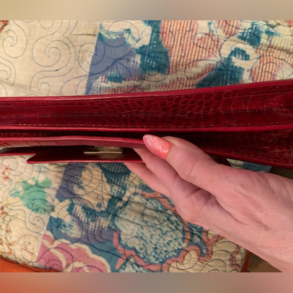 🌹ANTONIO MELANI🌹CROCODILE EMBOSSED CLUTCH. TWIST CLOSURE. GORGEOUS! - Picture 4 of 9